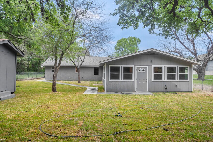 More Photos Of 601 Spring St, Round Rock Office Residential For Lease