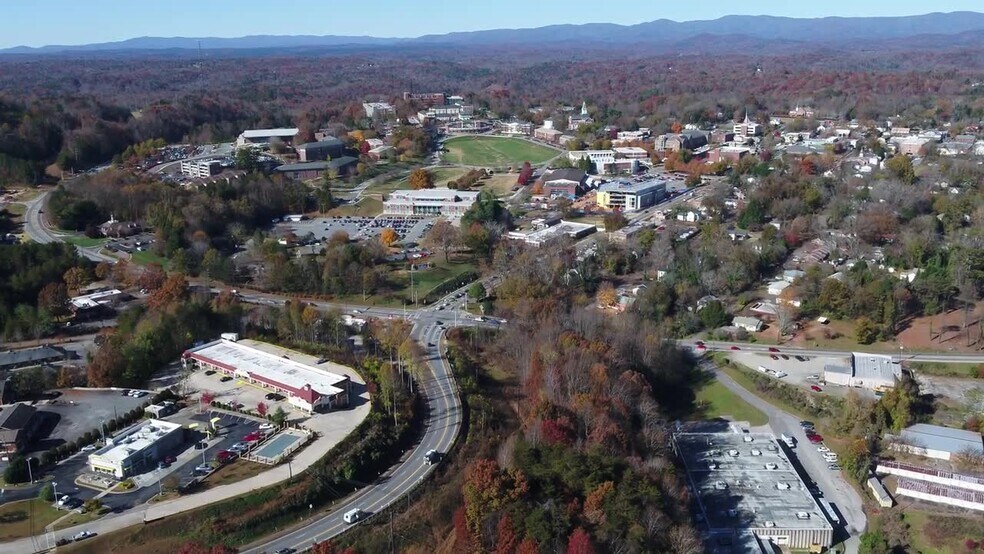 More Photos Of 20 Mountain Dr, Dahlonega Hotel For Sale