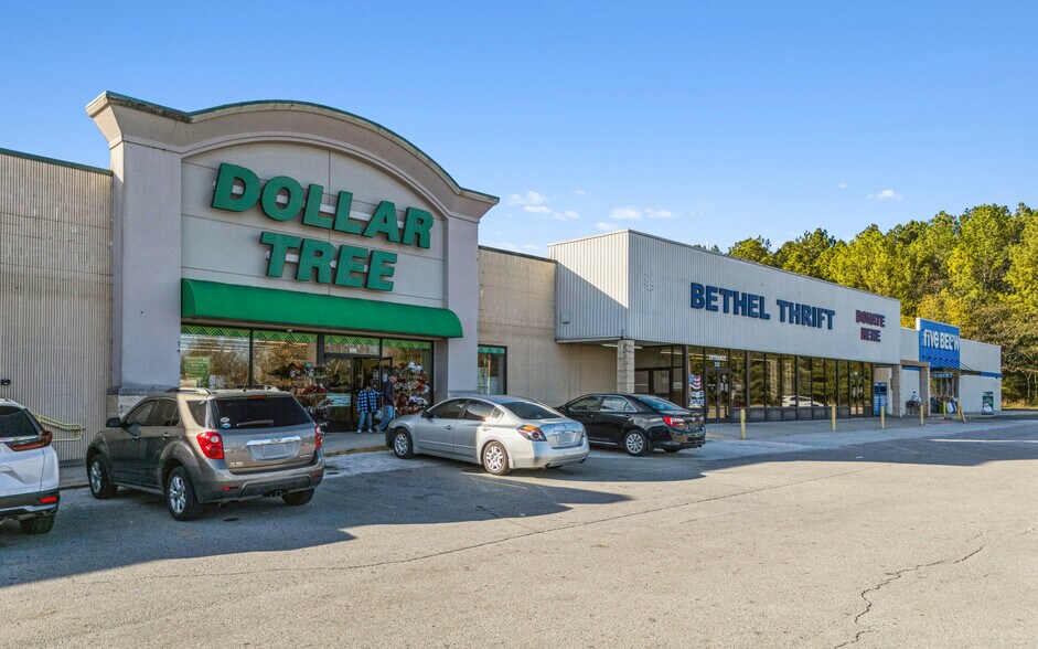 More Photos Of 207-231 Mose Dr, Sparta Storefront For Sale