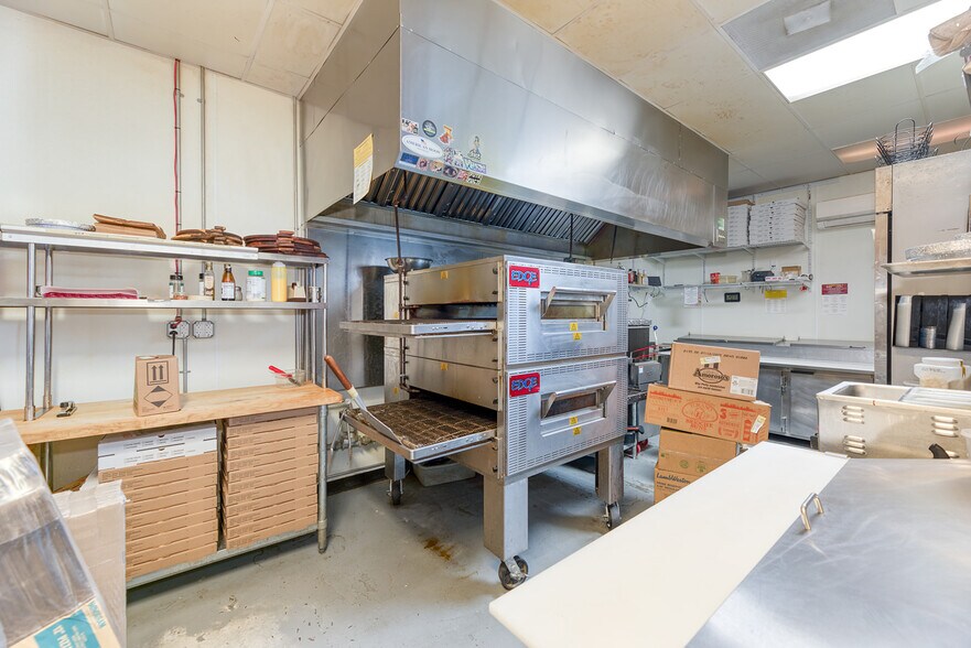 More Photos Of 100 Colingwood Ln, Kill Devil Hills Restaurant For Sale