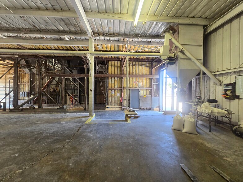 More Photos Of 10199 S Wayne Rd, Warren Showroom For Sale