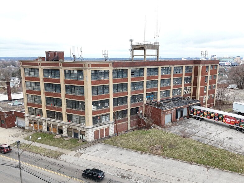 More Photos Of 711 Johnston St, Akron Warehouse For Sale