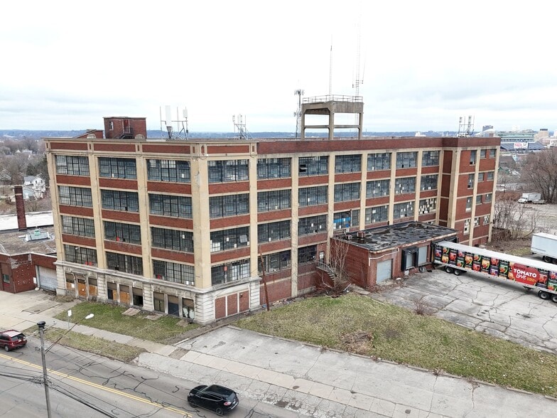 More Photos Of 711 Johnston St, Akron Warehouse For Sale