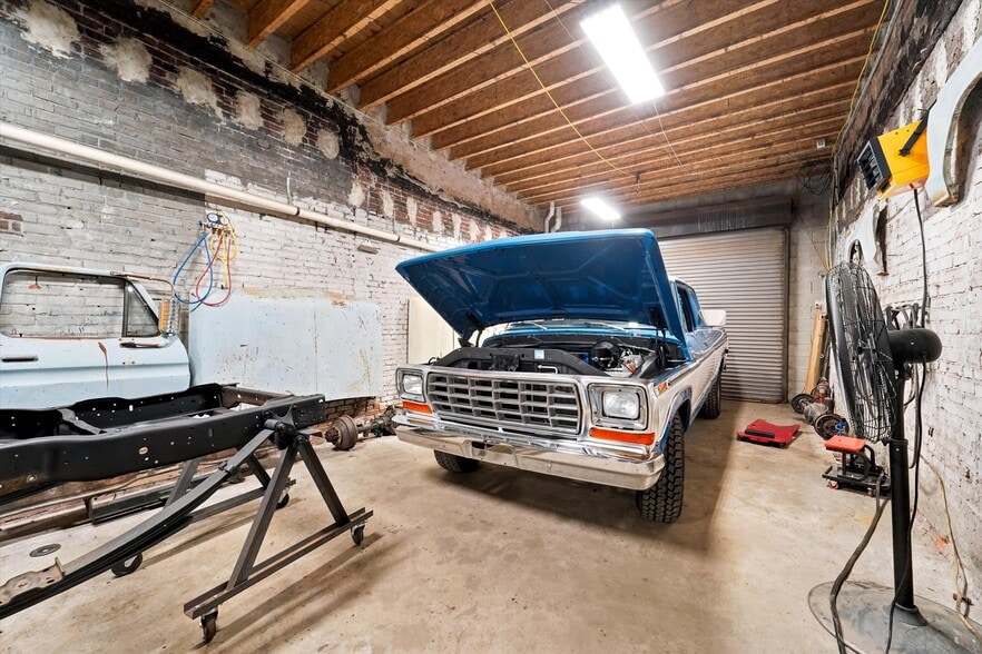 More Photos Of 1328 S 20th St, Philadelphia Distribution For Sale