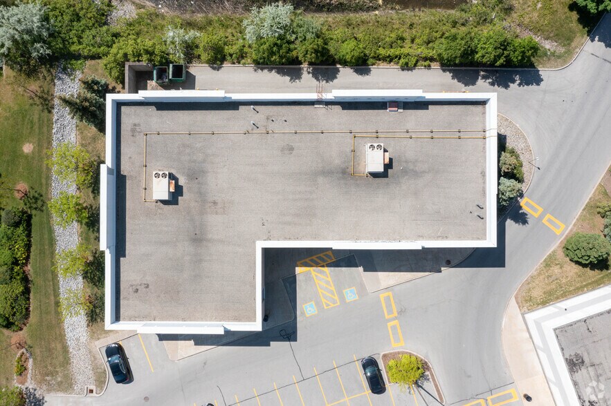 More Photos Of 35 Mapleview Dr W, Barrie Unknown For Lease