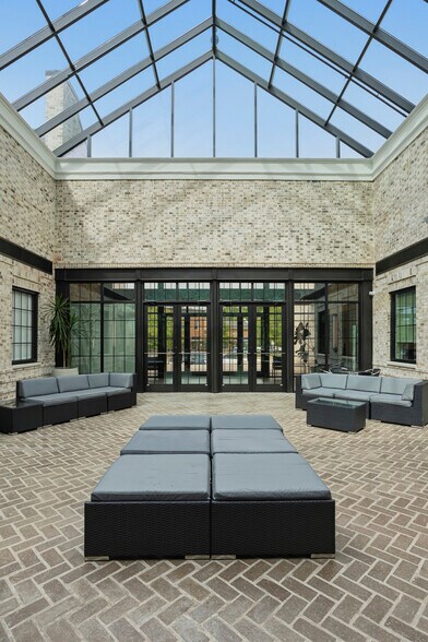 More Photos Of 160 Fountains Blvd, Madison Medical For Sale