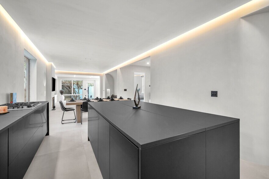 More Photos Of 120 NE 25th St, Miami Specialty For Sale