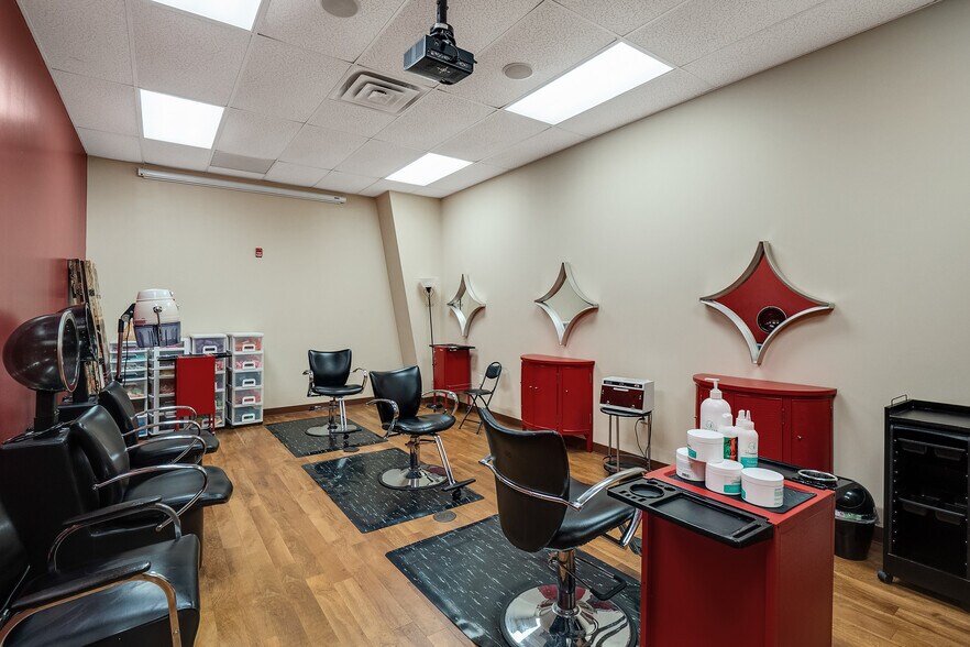 More Photos Of 1288 Sycamore View Rd, Memphis Medical For Sale