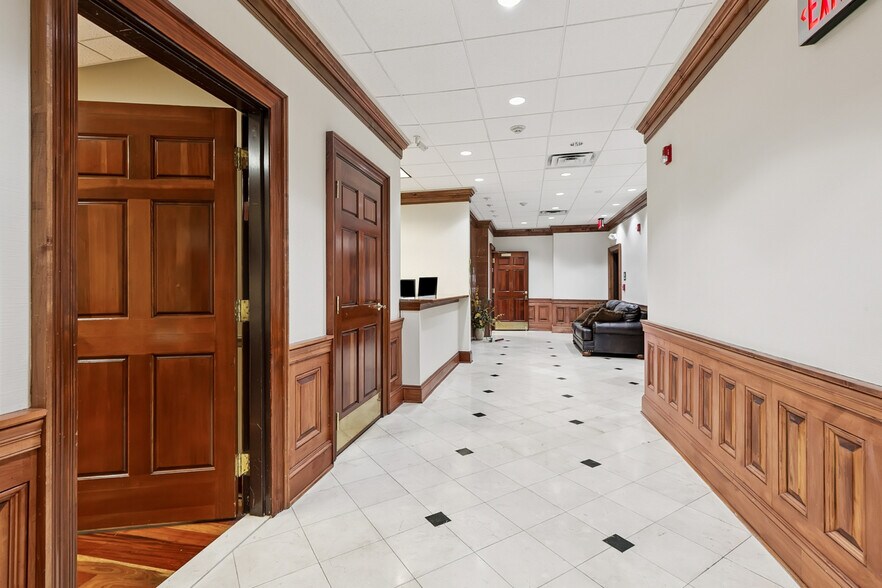 More Photos Of 2601 Canal St, New Orleans Office For Sale