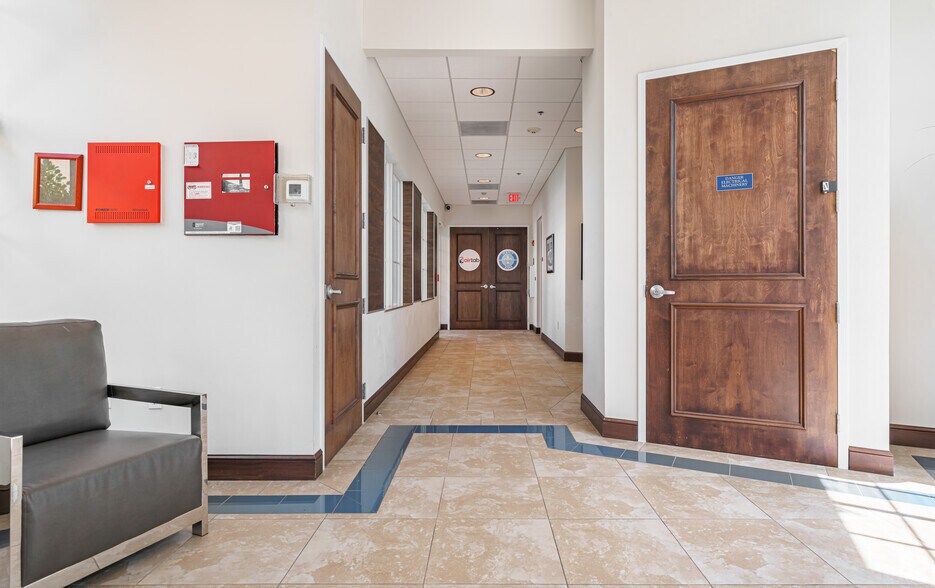 More Photos Of 1044 US Highway 1, Jupiter Medical For Lease
