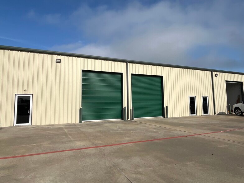 More Photos Of 21627 Rhodes Rd, Spring Warehouse For Lease