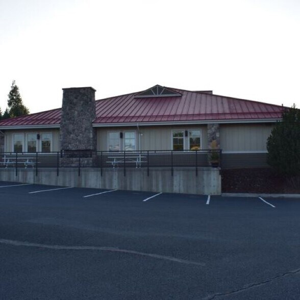 More Photos Of 1095 SE Bishop Blvd, Pullman Office For Sale