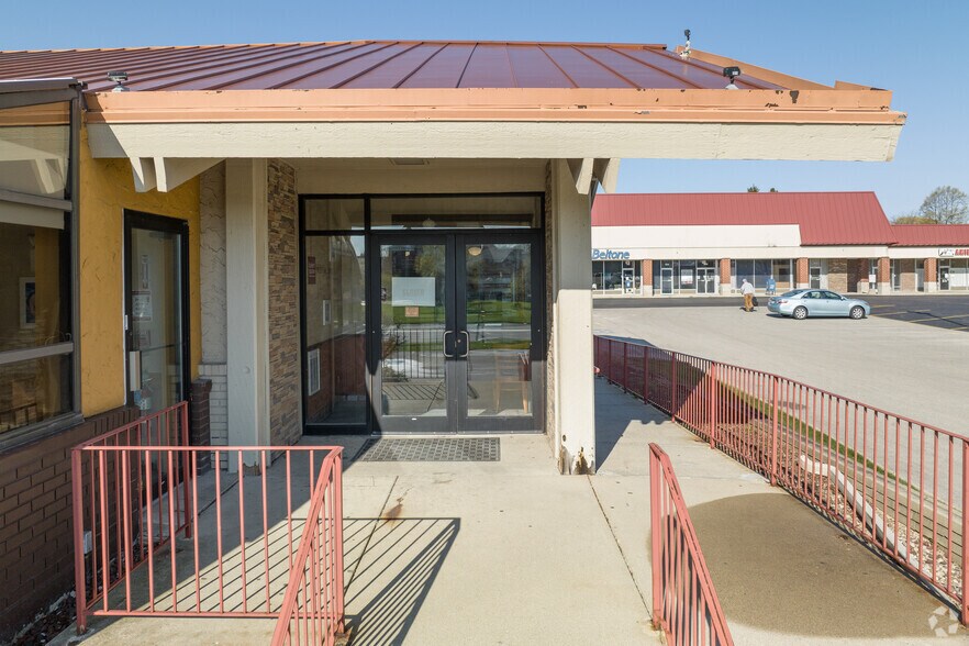 More Photos Of 1195 S Milwaukee Ave, Libertyville Restaurant For Lease