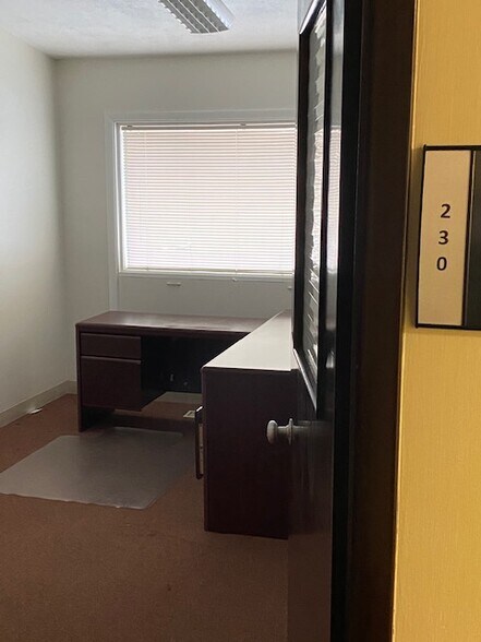 More Photos Of 456 W Frontage Rd, Northfield Office For Sale