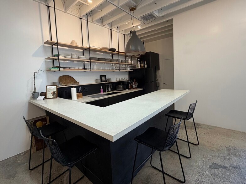 More Photos Of 720 Lincoln Blvd, Venice Office For Lease