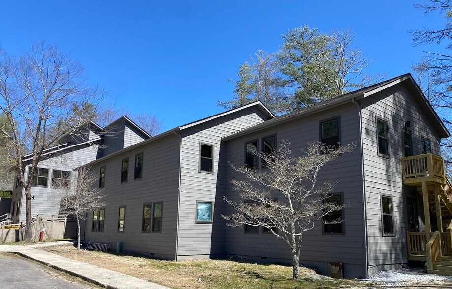 More Photos Of 70 Sapphire Valley Rd, Sapphire Apartments For Sale