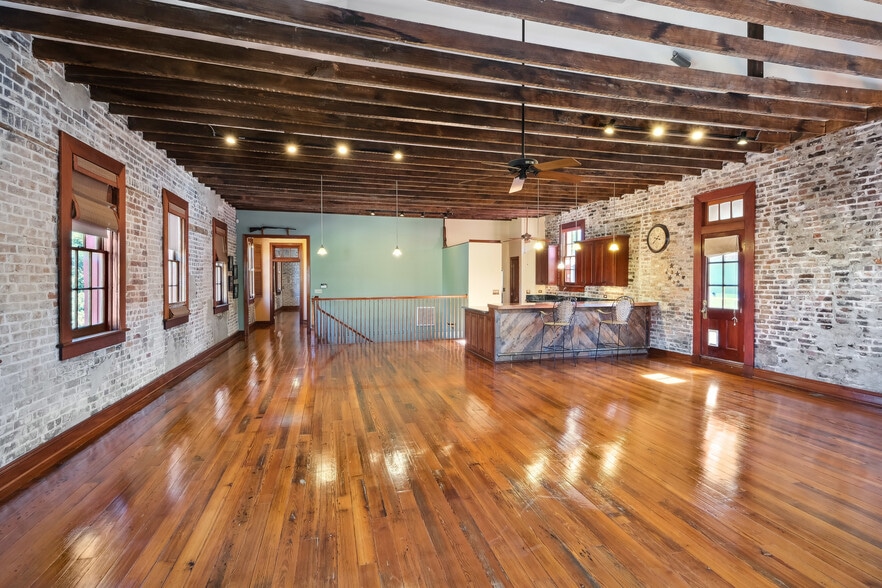 More Photos Of 920 - 926 Tchoupitoulas St, New Orleans Light Distribution For Sale