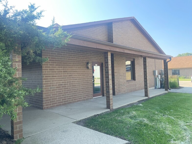 More Photos Of 2420 N Grandview Blvd, Waukesha Office For Lease