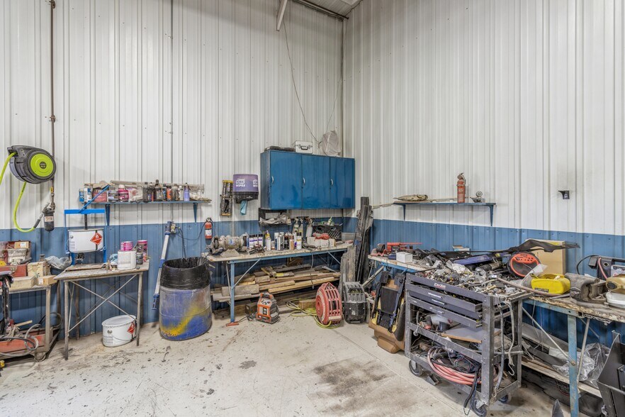 More Photos Of 2326 N Main St, Osceola Auto Repair For Sale