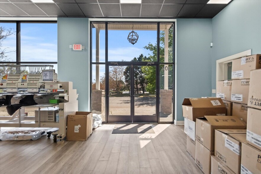 More Photos Of 102 Gin Oak Ct, Madison Freestanding For Sale