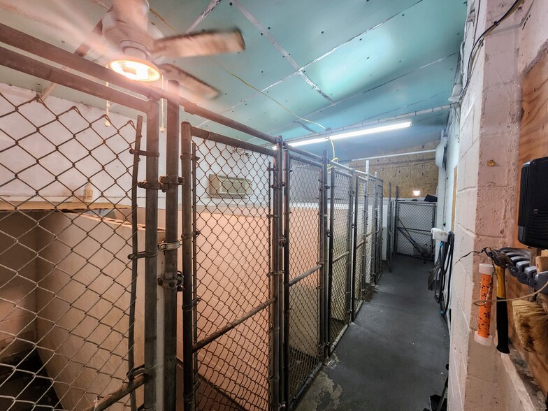 More Photos Of 712 Maccorkle Ave, Charleston Veterinarian Kennel For Sale