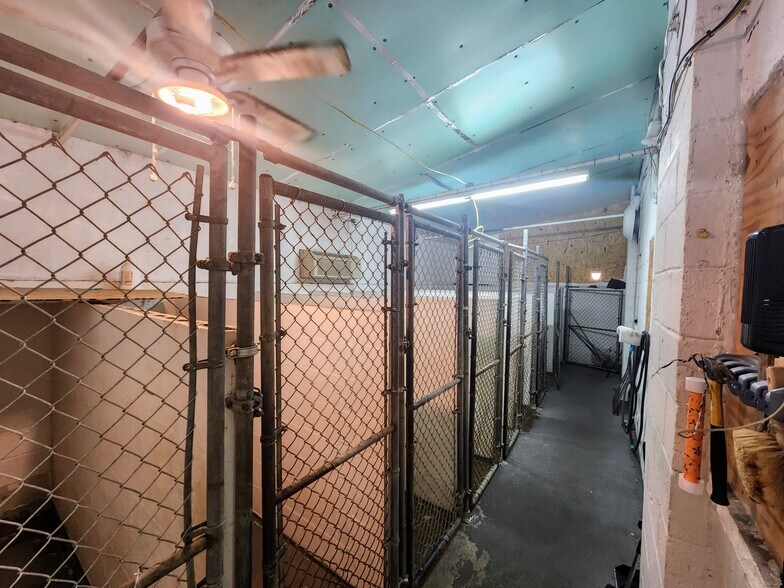 More Photos Of 712 Maccorkle Ave SW, South Charleston Veterinarian Kennel For Sale