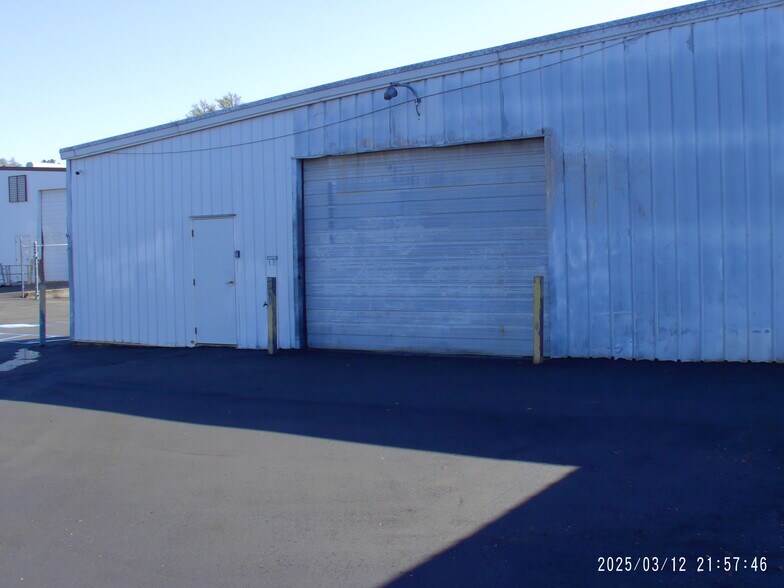 More Photos Of 25040 Blue Star Hwy, Quincy Warehouse For Lease
