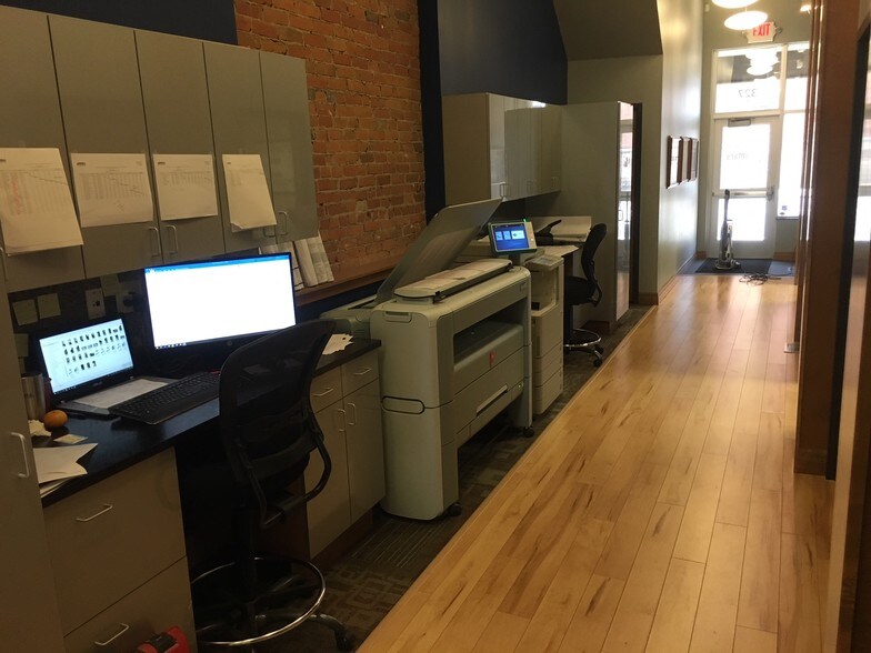 More Photos Of 327 N Riverfront Dr, Mankato Storefront Retail Residential For Lease