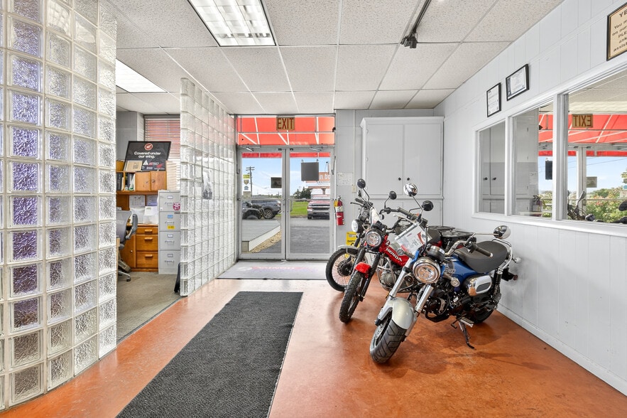 More Photos Of 2350 Dairy Rd, Lancaster Auto Dealership For Lease