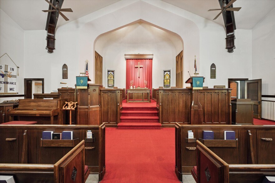 More Photos Of 725 Navarre Ave, Toledo Religious Facility For Sale