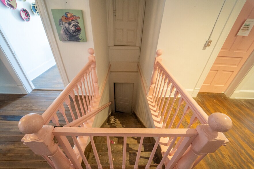 More Photos Of 102 S Main St, Victoria Storefront For Sale