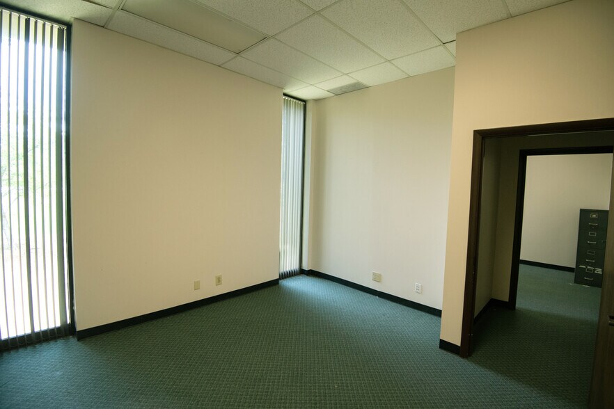 More Photos Of 1330 N Park St, Carrollton Medical For Lease