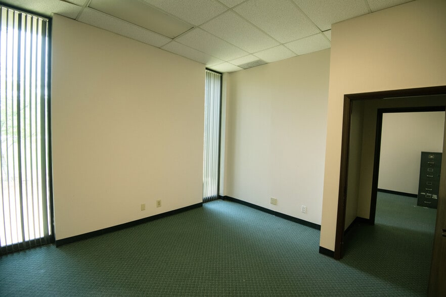 More Photos Of 1330 N Park St, Carrollton Medical For Sale