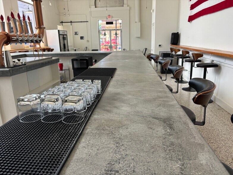 More Photos Of 100 N Raiford St, Selma Office For Lease