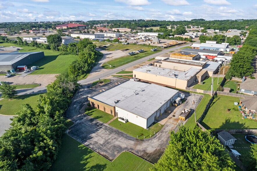More Photos Of 1815 W Detroit St, Broken Arrow Service For Lease