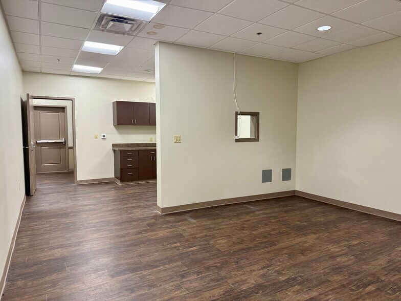 More Photos Of 2424 W Pleasant Run Rd, Lancaster Medical For Lease