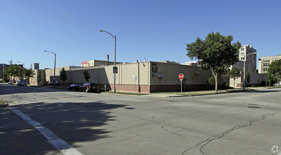 More Photos Of 300 N Jefferson St, Milwaukee Warehouse For Lease