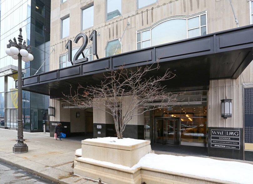 More Photos Of 121 W Wacker Dr, Chicago Office For Lease