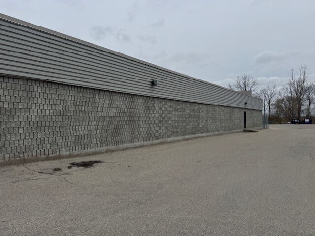 More Photos Of 1780 Wharncliffe Rd S, London Freestanding For Sale