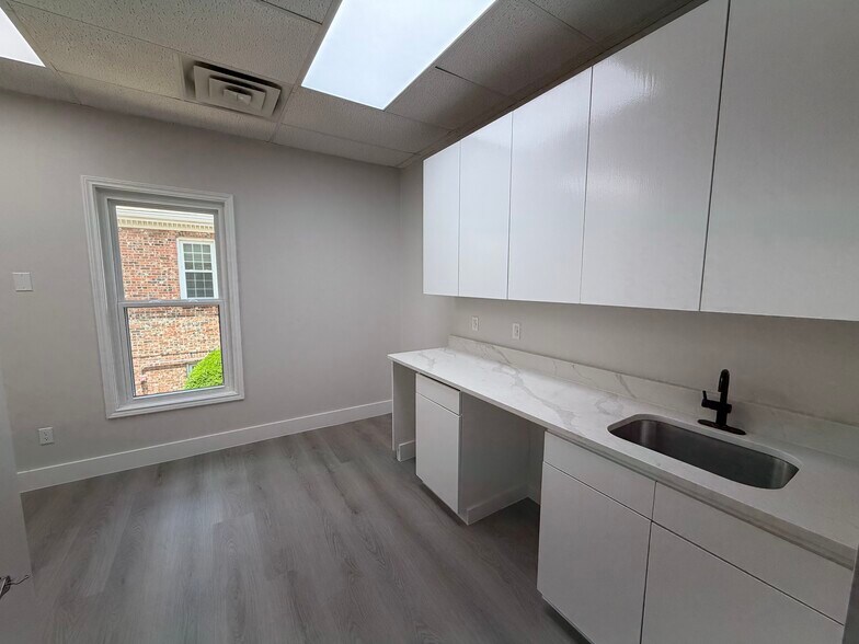 More Photos Of 17768 Preston Rd, Dallas Office For Lease