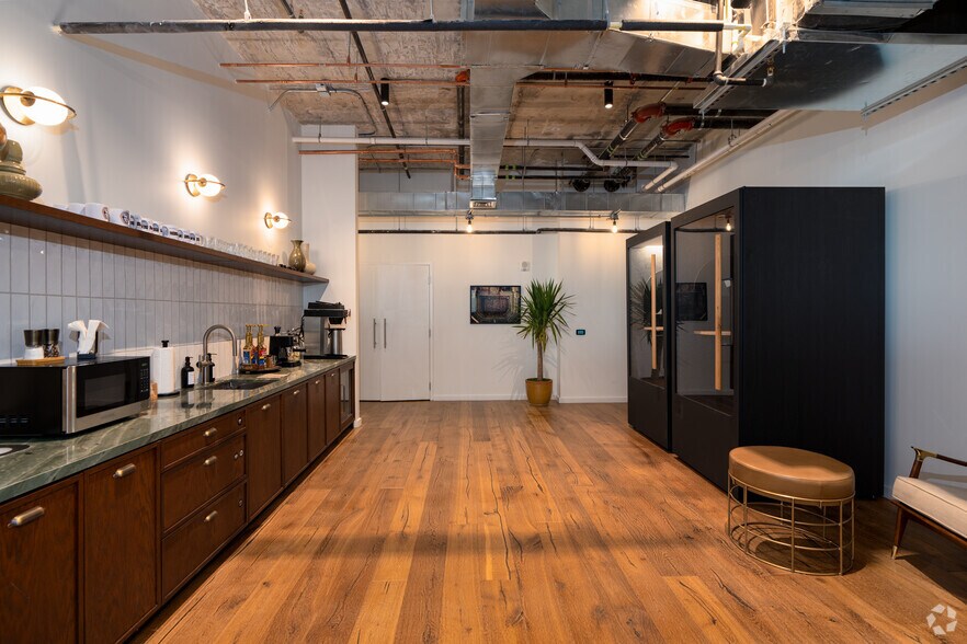More Photos Of 2916 N Miami Ave, Miami Office For Lease