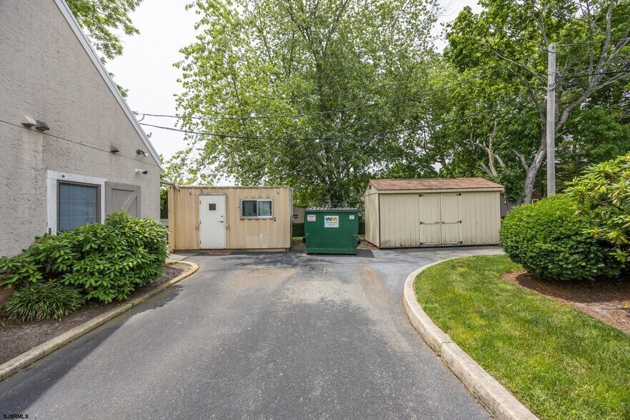 More Photos Of 535 Maple Ave, Linwood Veterinarian Kennel For Lease