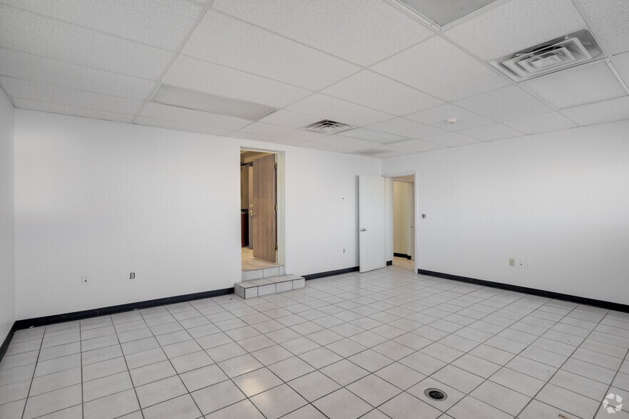 More Photos Of 9211 N 9th Ave, Phoenix Service For Sale