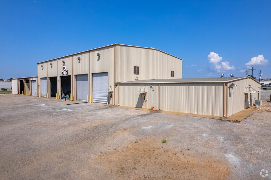 More Photos Of 851 W Harrison Rd, Longview Service For Sale