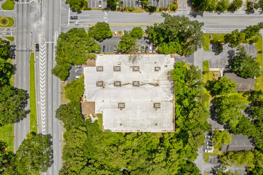 More Photos Of 2 Buckingham Plantation Dr, Bluffton Freestanding For Sale