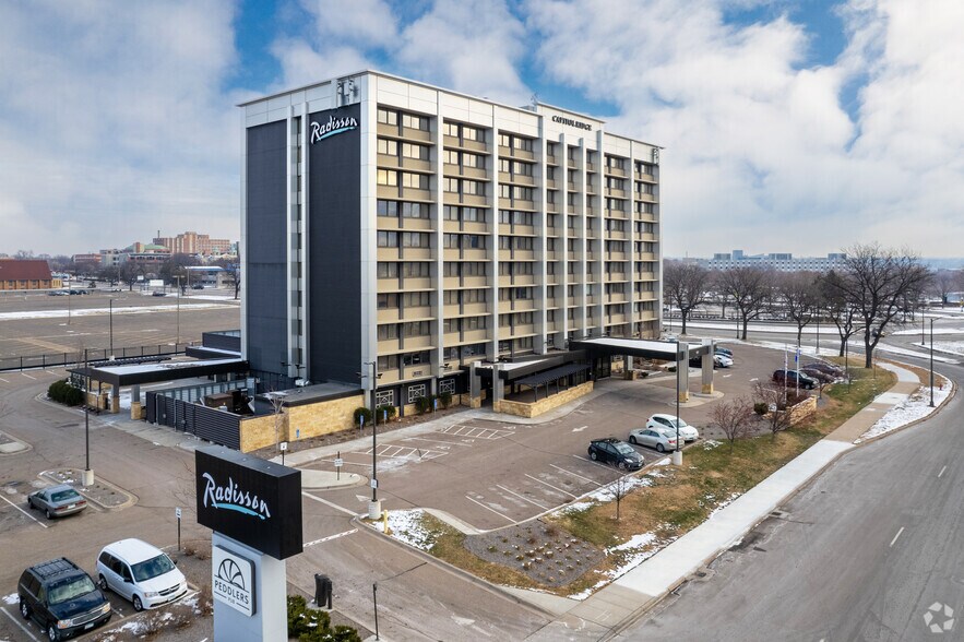 More Photos Of 161 Rondo Ave, Saint Paul Hotel For Lease
