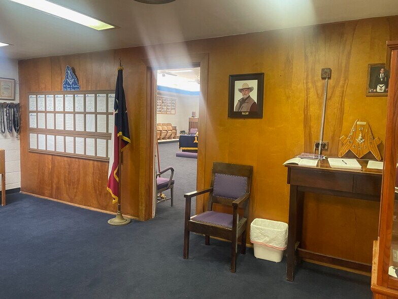 More Photos Of 1309 Newport Ave, Dallas Lodge Meeting Hall For Sale