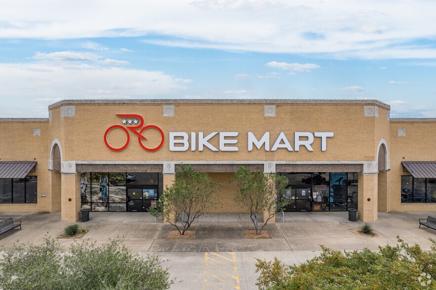 More Photos Of 1301-1469 W Campbell Rd, Richardson General Retail For Lease