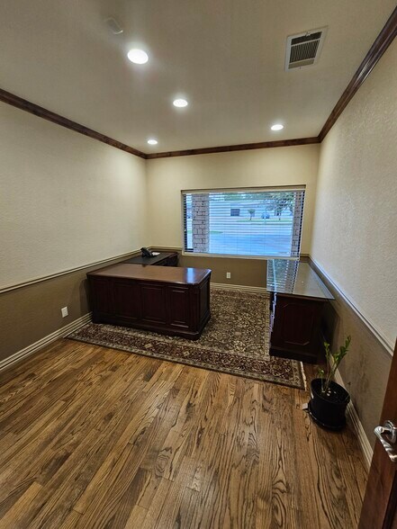 More Photos Of 1831 W Louisiana St, McKinney Office For Lease