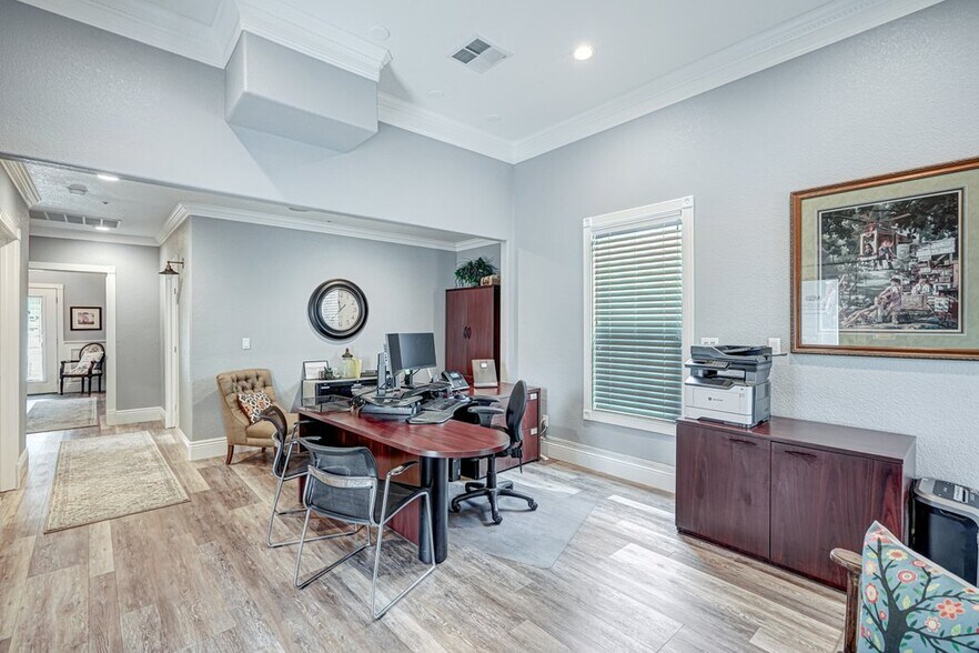 More Photos Of 8330 Brentwood Blvd, Brentwood Medical For Lease